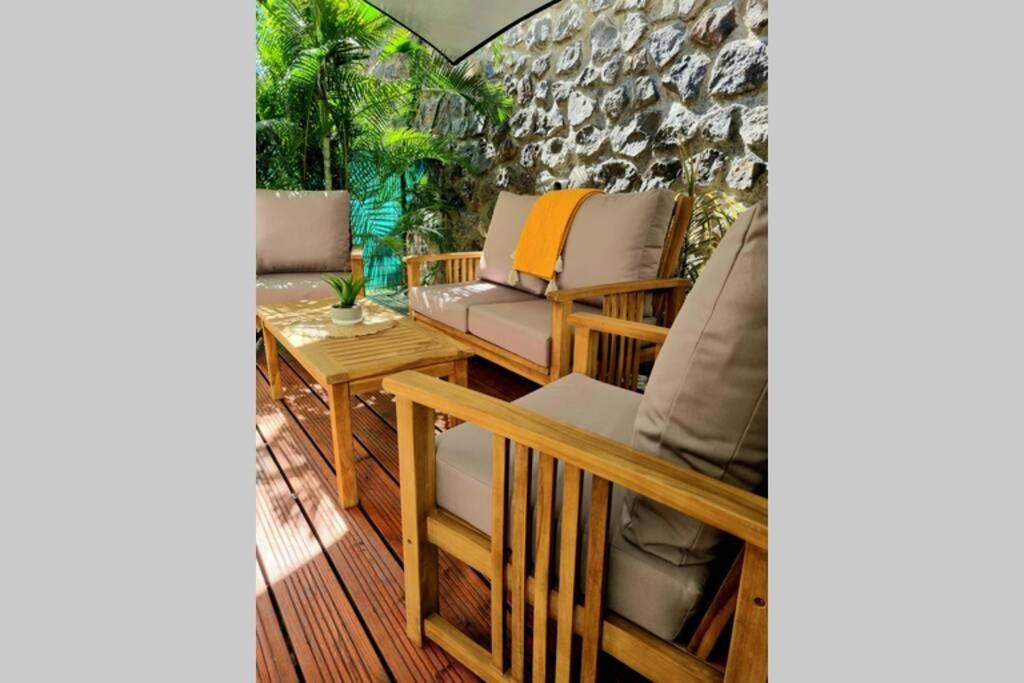 L'Instant Evasion, Studio Avec Terrasse, Piscine ! Saint-Gilles Les Bains Exterior photo
