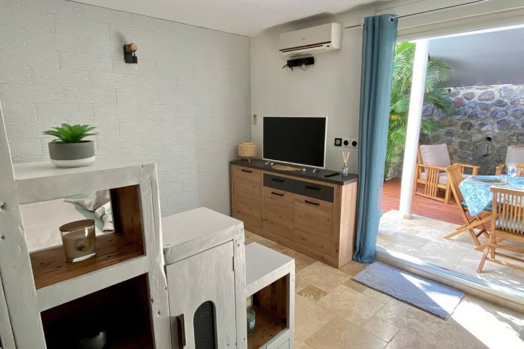 L'Instant Evasion, Studio Avec Terrasse, Piscine ! Saint-Gilles Les Bains Exterior photo
